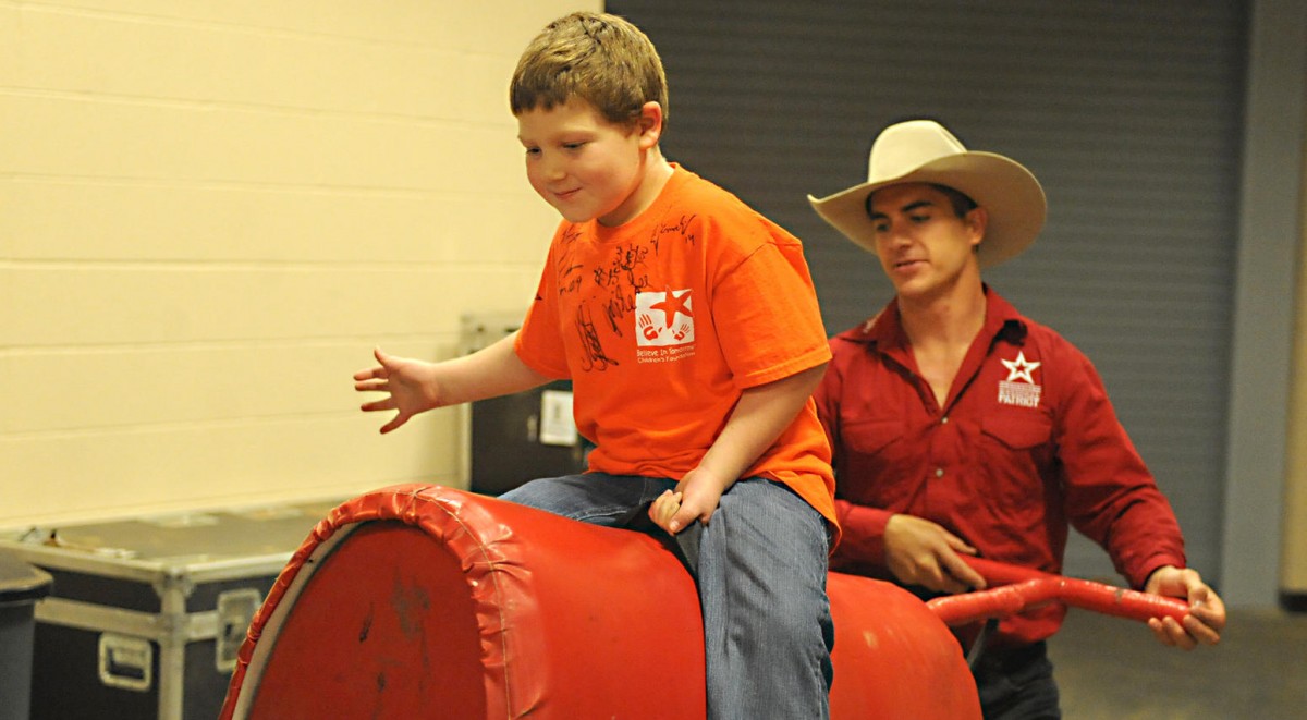 PBR_Hands on Bull Riding